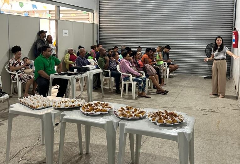 Famílias participam de oficina sobre segurança alimentar e nutricional no Banco de Alimentos